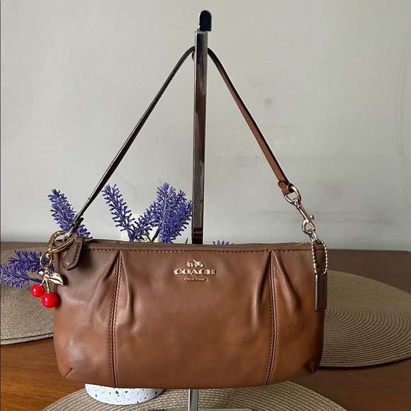 SOLD SOLD SOLD Coach Vintage Tan Leather Small Shoulder Bag - Picture 1 of 11